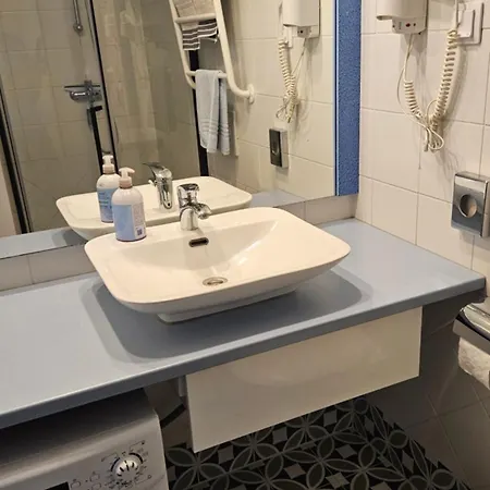 Апартаменты City Beach Apartment *